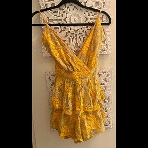 FashionNova Floral Lace Romper Sz: Lrg